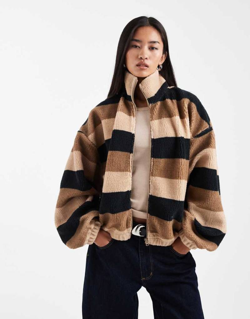 COLLUSION - Gestreiftes Oberteil in Braun aus Teddyfleece mit durchgehendem Reißverschluss-Brown COLLUSION - Gestreiftes Oberteil in Braun aus Teddyfleece mit durchgehendem Reißverschluss-Brown von Collusion
