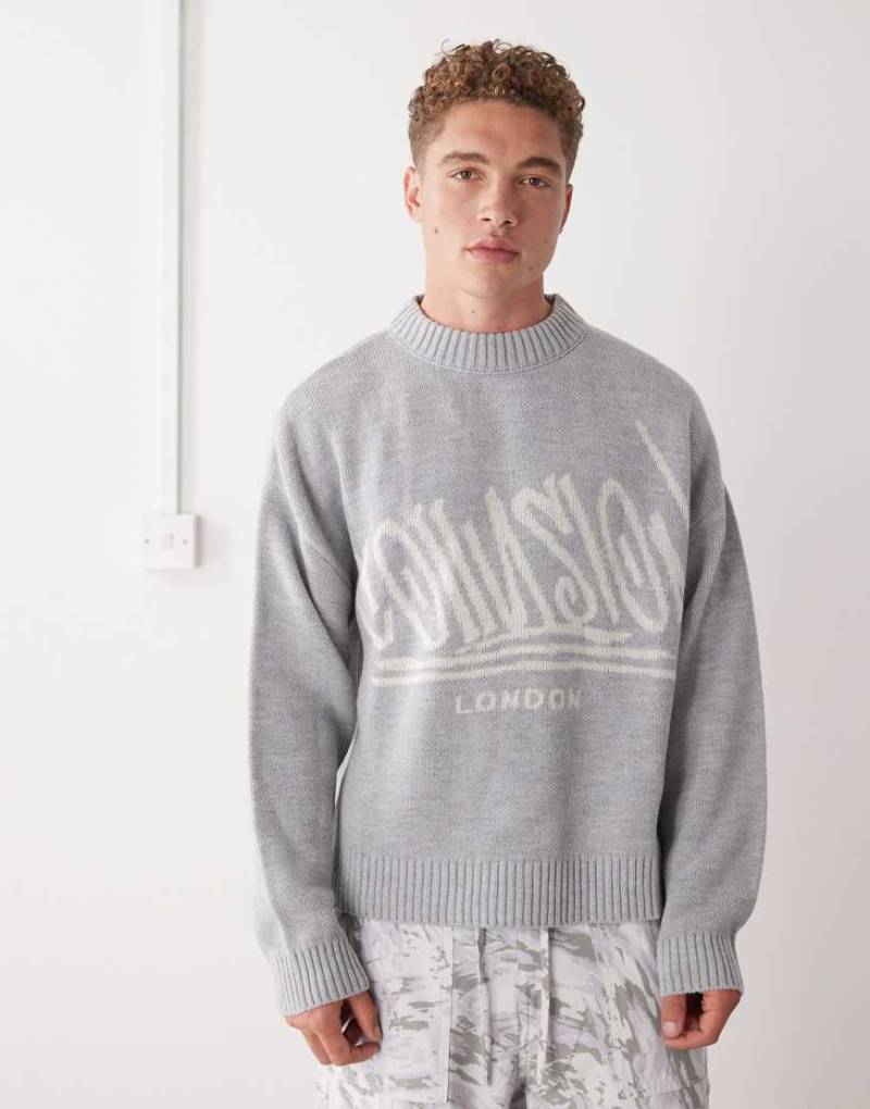 COLLUSION - Gestrickter, kastiger Sweatshirt-Pullover mit Print-Detail-Grau von Collusion