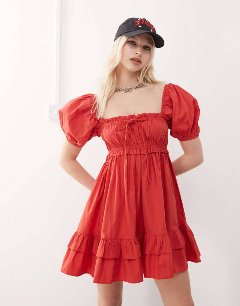 COLLUSION - Kurzes Milchmädchenkleid in Rot mit Puffärmeln von Collusion