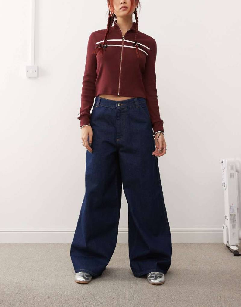 COLLUSION - Jeans in Indigoblau mit weitem Bein und Ziernaht von Collusion