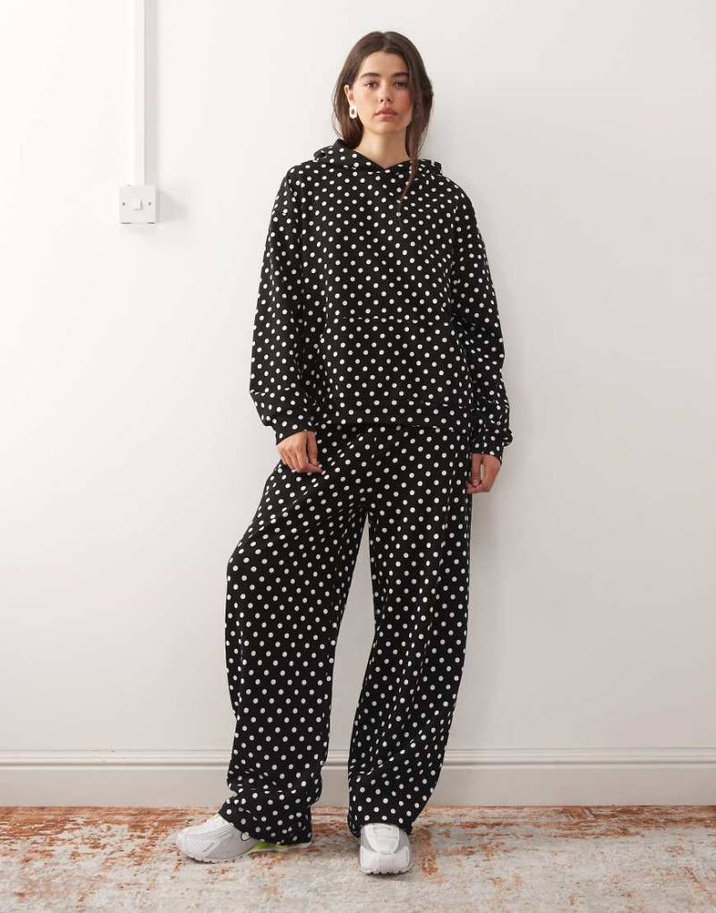 COLLUSION - Jogginghose mit weitem Bein in Schwarz mit weißen Polka Dots-Bunt von Collusion