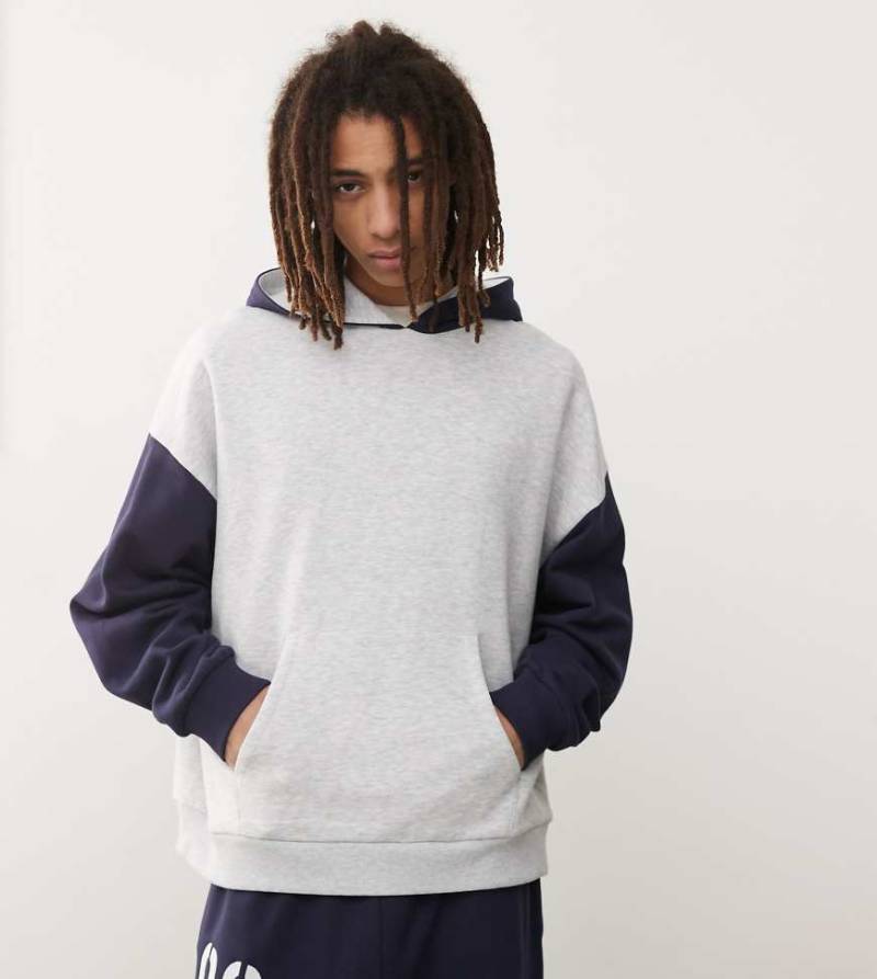 COLLUSION - Kapuzenpullover in Grau meliert und Marineblau mit kastigem Schnitt und Print, Kombiteil COLLUSION - Kapuzenpullover in Grau meliert und Marineblau mit kastigem Schnitt und Print, Kombiteil von Collusion