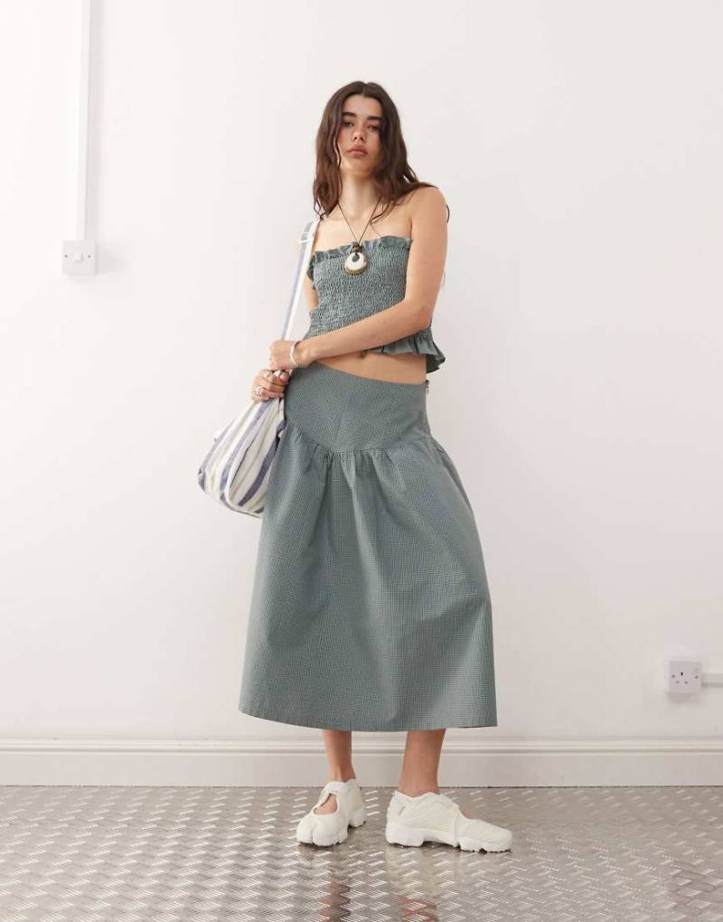 COLLUSION - Karierter Midirock in Grün im Festival-Look mit tiefer Taille, Kombiteil von Collusion