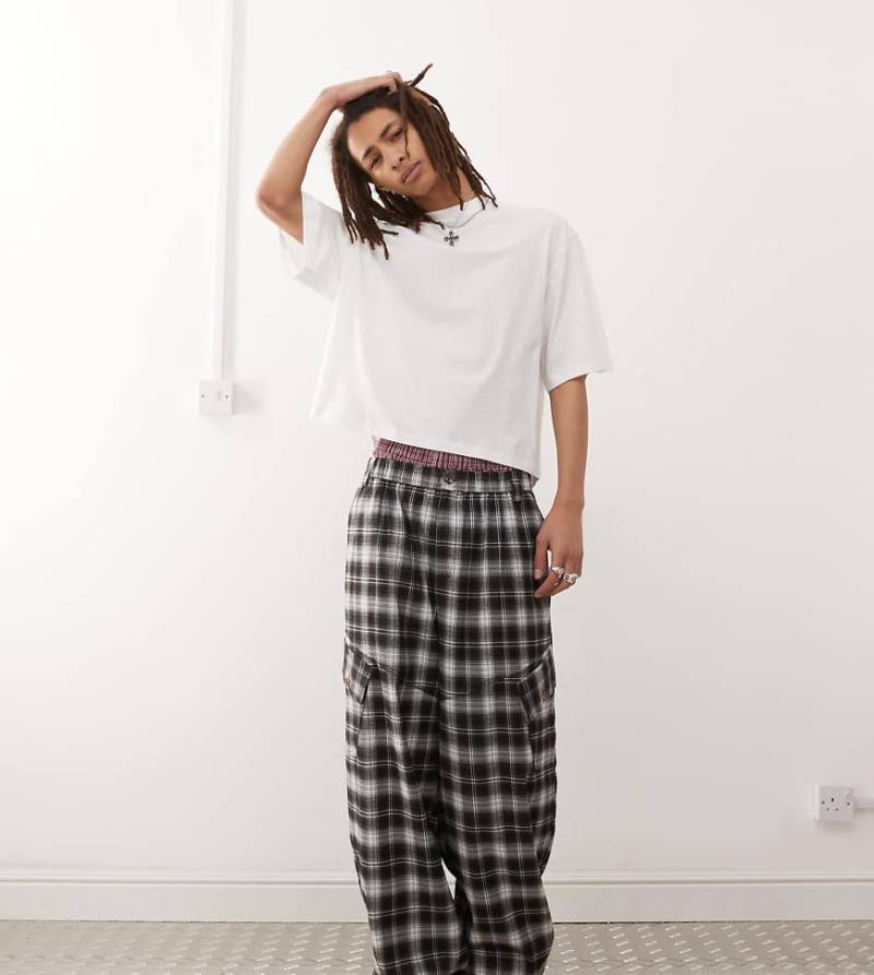 COLLUSION - Kastig und weit geschnittenes T-Shirt in Weiß von Collusion