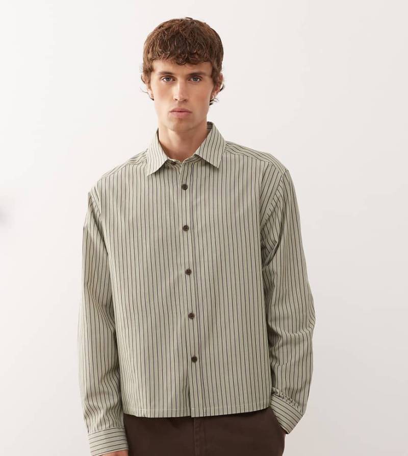 COLLUSION - Kastiges, langärmliges Hemd in gestreiftem Khaki-Gelb von Collusion