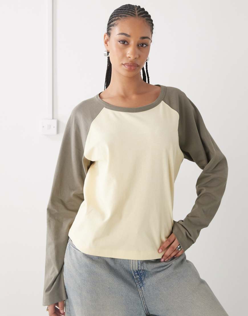 COLLUSION - Kastiges, langärmliges Raglan-Shirt in Buttermilch-Khaki-Grün von Collusion