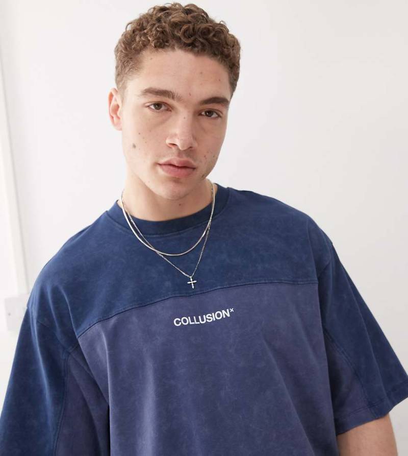 COLLUSION - Kastiges T-Shirt in Blau mit Logo und geteiltem Design von Collusion