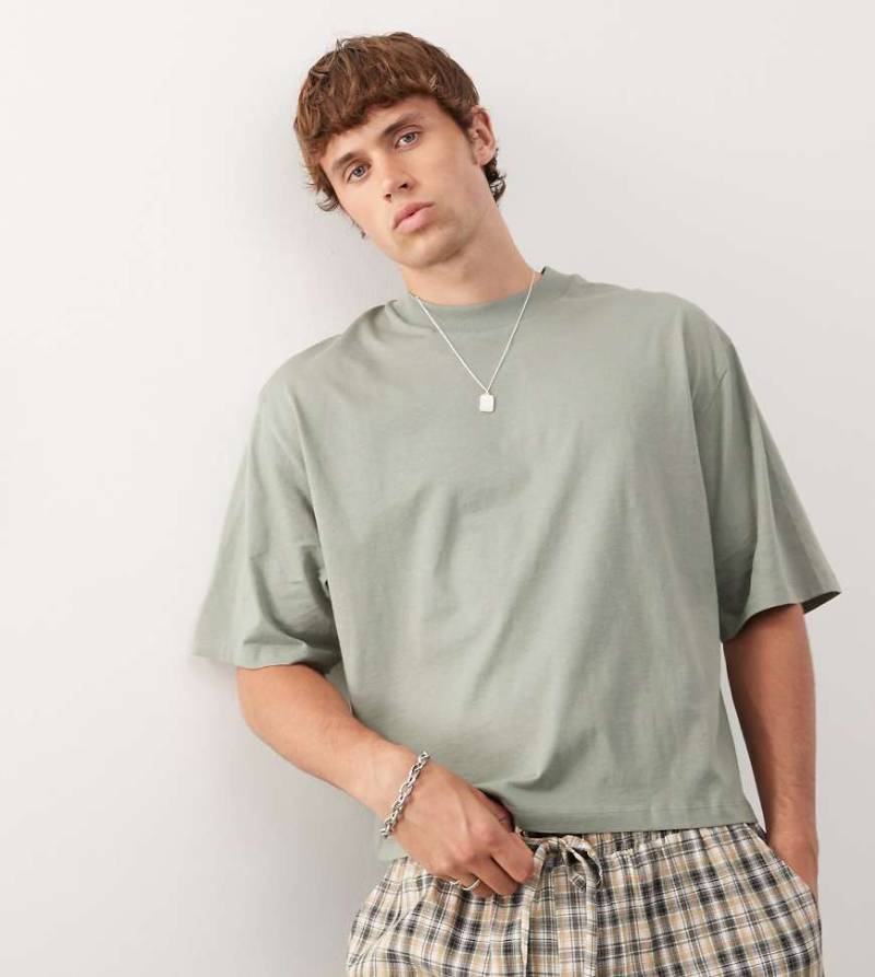 COLLUSION - Kastiges T-Shirt in Salbeigrün von Collusion