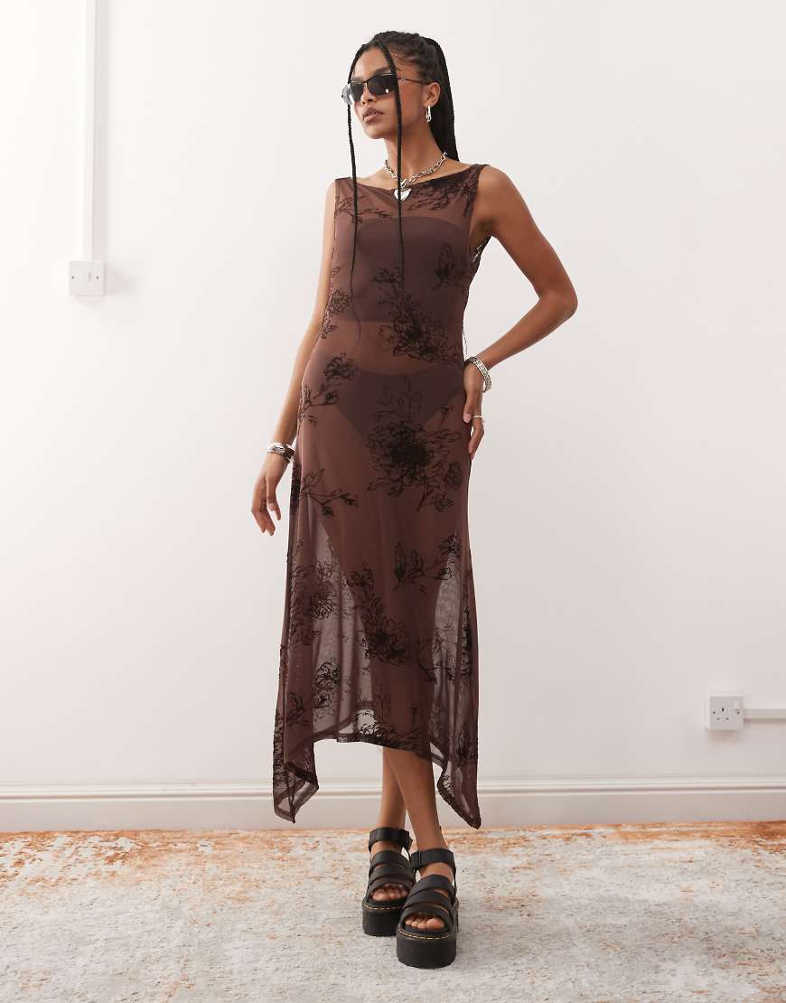 COLLUSION - Kleid aus beflocktem Netzstoff in Braun von Collusion
