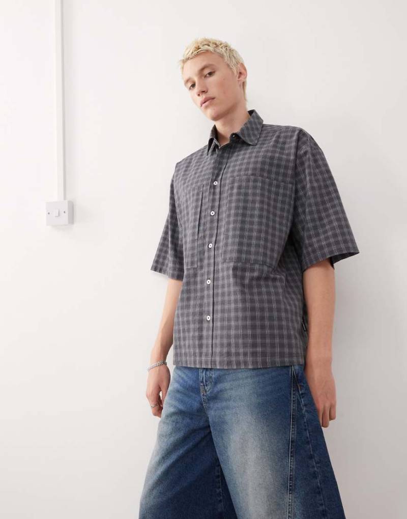 COLLUSION - Kurzärmliges Hemd in Blau-Grau kariert von Collusion