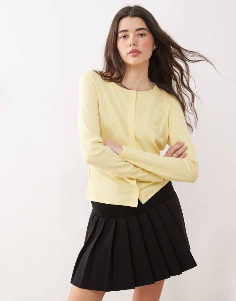 COLLUSION - Langärmlige Pointelle-Strickjacke in Sanftgelb von Collusion