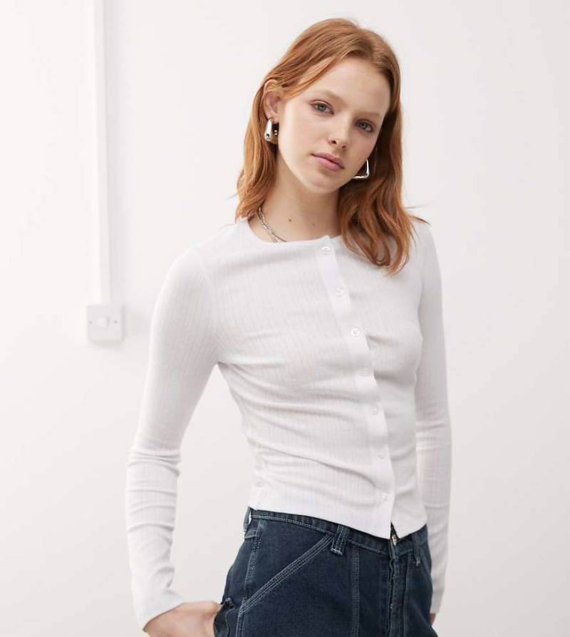 COLLUSION - Langärmlige Pointelle-Strickjacke in Weiß von Collusion