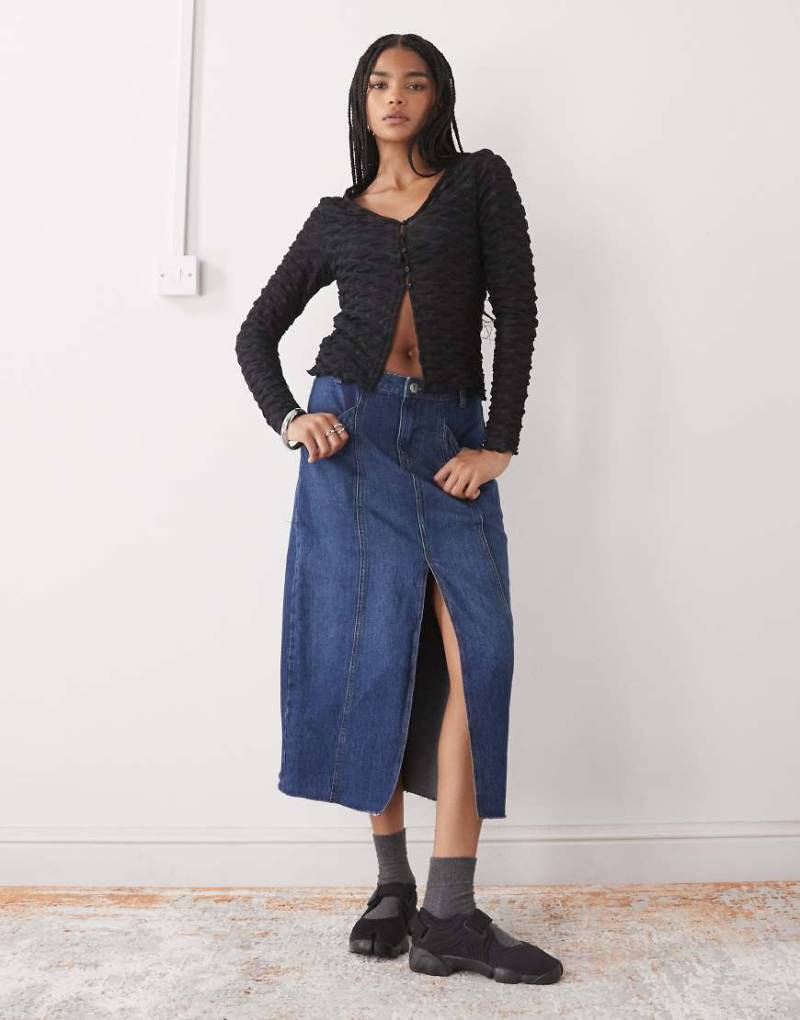 COLLUSION - Langärmlige strukturierte Strickjacke in Schwarz von Collusion