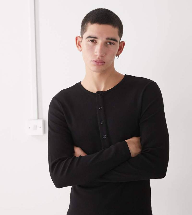 COLLUSION - Langärmliges, geripptes Henley-Oberteil in Schwarz mit schmalem Schnitt von Collusion