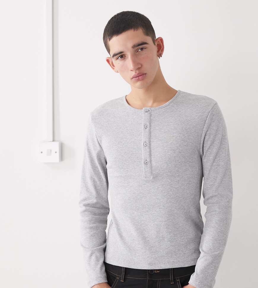 COLLUSION - Langärmliges, geripptes Henley-Oberteil in grau meliert mit schmalem Schnitt von Collusion