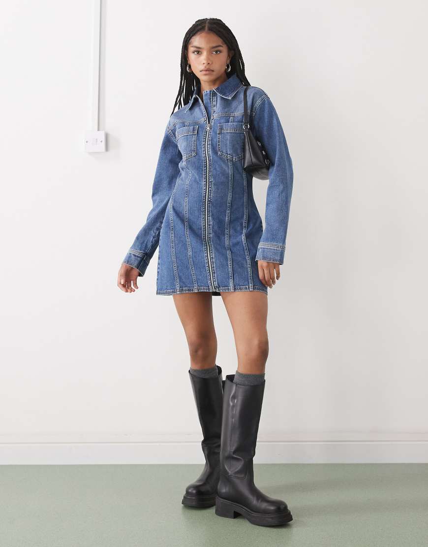 COLLUSION - Langärmliges Jeanshemdkleid in Mittelblau von Collusion