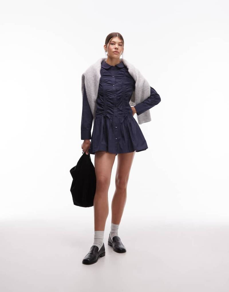COLLUSION - Langärmliges Mini-Hemdblusenkleid in Marineblau mit Raffung von Collusion