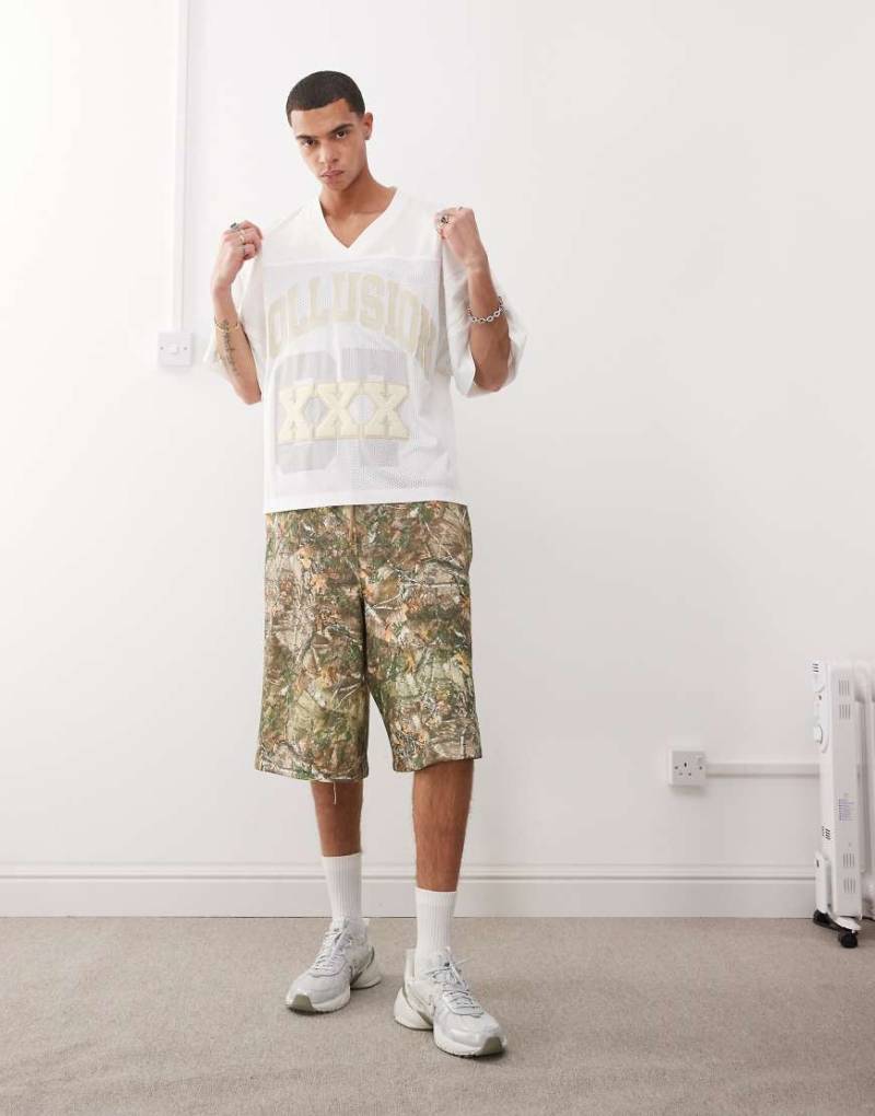 COLLUSION - Relaxed Fit Skater-Shorts aus Jersey mit Military-Baum-Muster-Bunt von Collusion