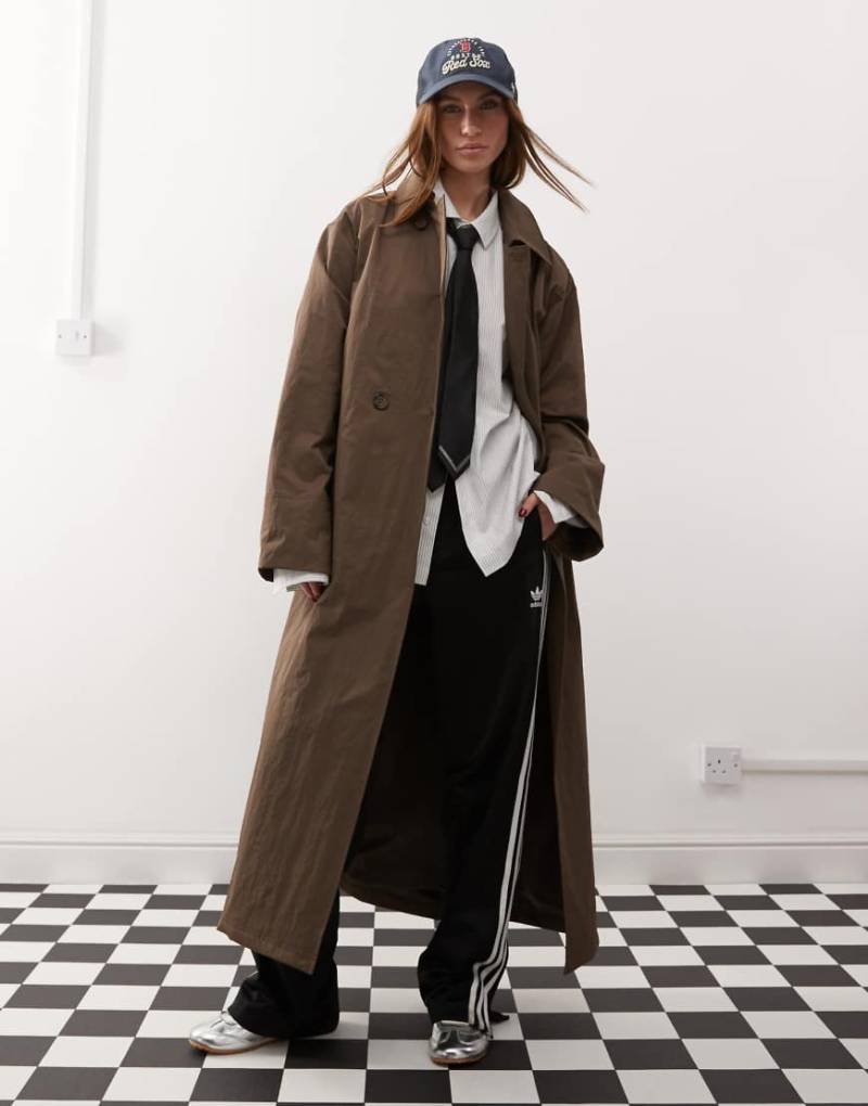 COLLUSION - Longline-Trenchjacke in Braun-Brown COLLUSION - Longline-Trenchjacke in Braun-Brown von Collusion