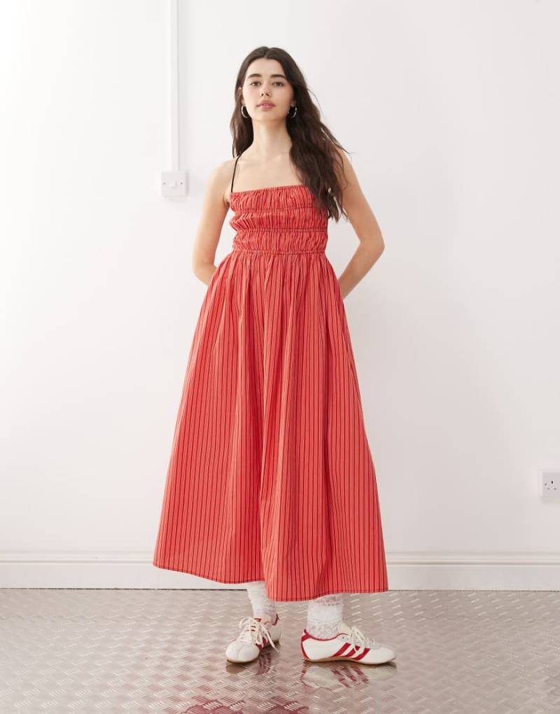 COLLUSION - Midikleid in Rot gestreift mit gerafftem Oberteil von Collusion