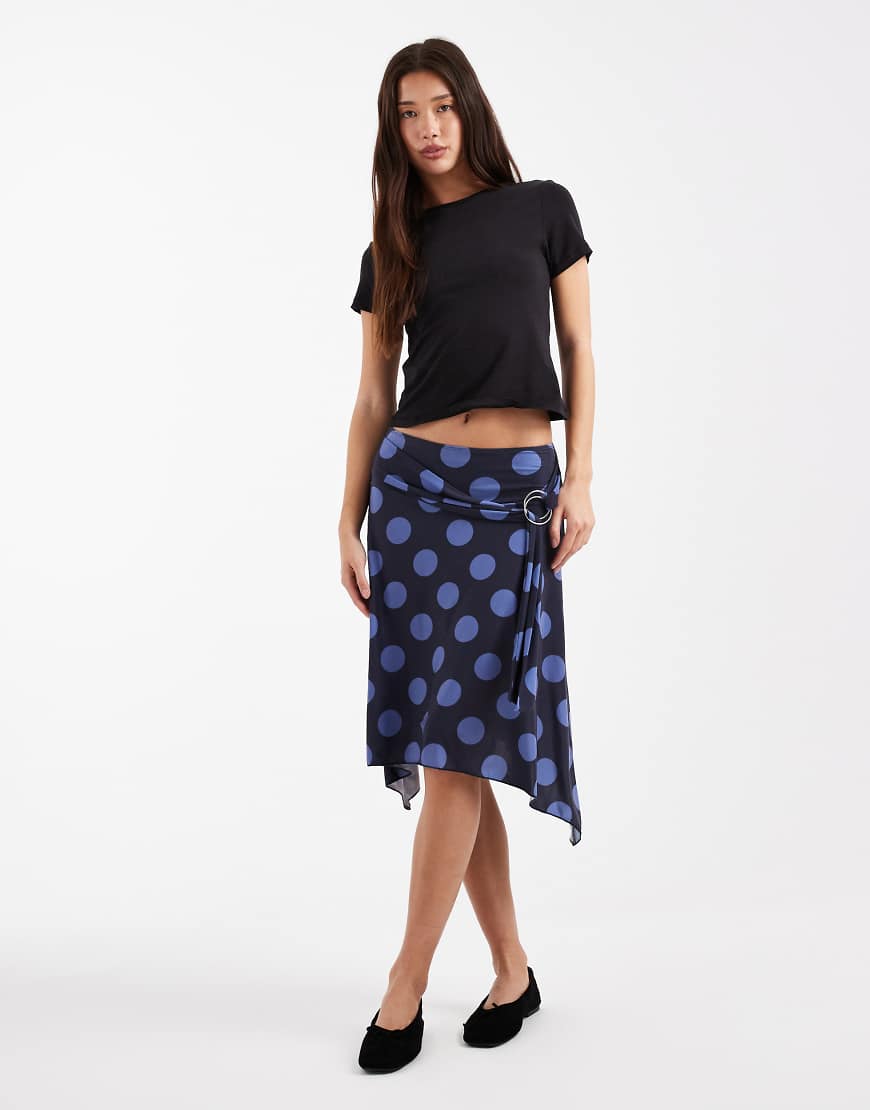 COLLUSION - Midirock in Blau mit Polka Dots und Ringdetail-Bunt von Collusion