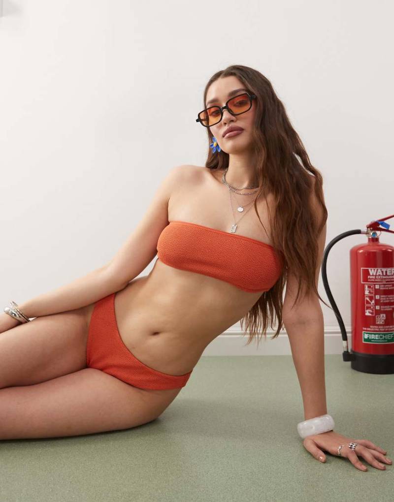 COLLUSION - Mix and Match - Bikinihose in Dunkelorange mit Kräuselstruktur von Collusion