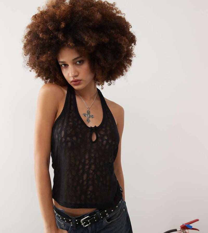 COLLUSION - Neckholder-Oberteil aus zarter Spitze in Schwarz von Collusion