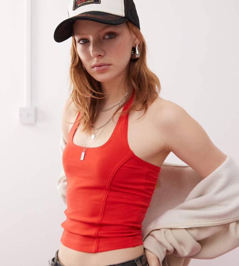 COLLUSION - Neckholder-Oberteil in Rot mit Paspelierung von Collusion