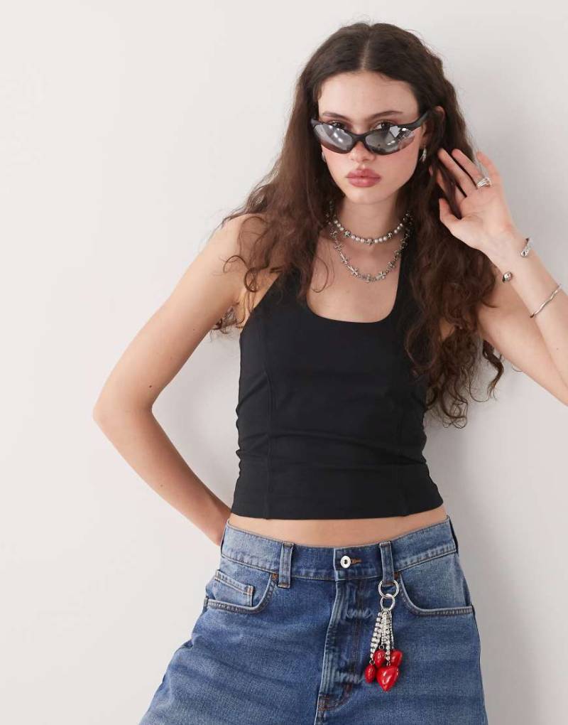 COLLUSION - Neckholder-Oberteil in Schwarz mit Paspelierung von Collusion