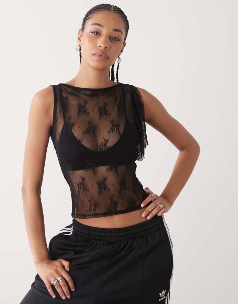 COLLUSION - Oberteil aus Spitze mit One-Shoulder-Flatterärmel in Schwarz von Collusion