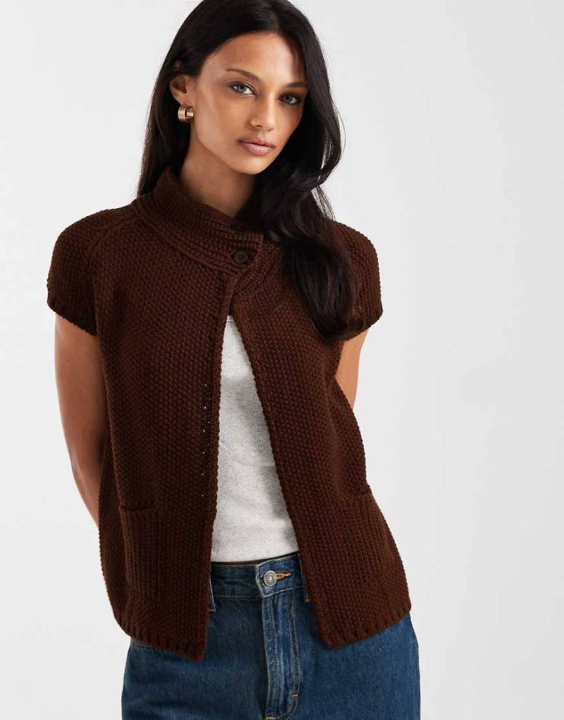 COLLUSION - Offene Strickjacke in Braun mit Stehkragen und Waffelstruktur-Brown von Collusion