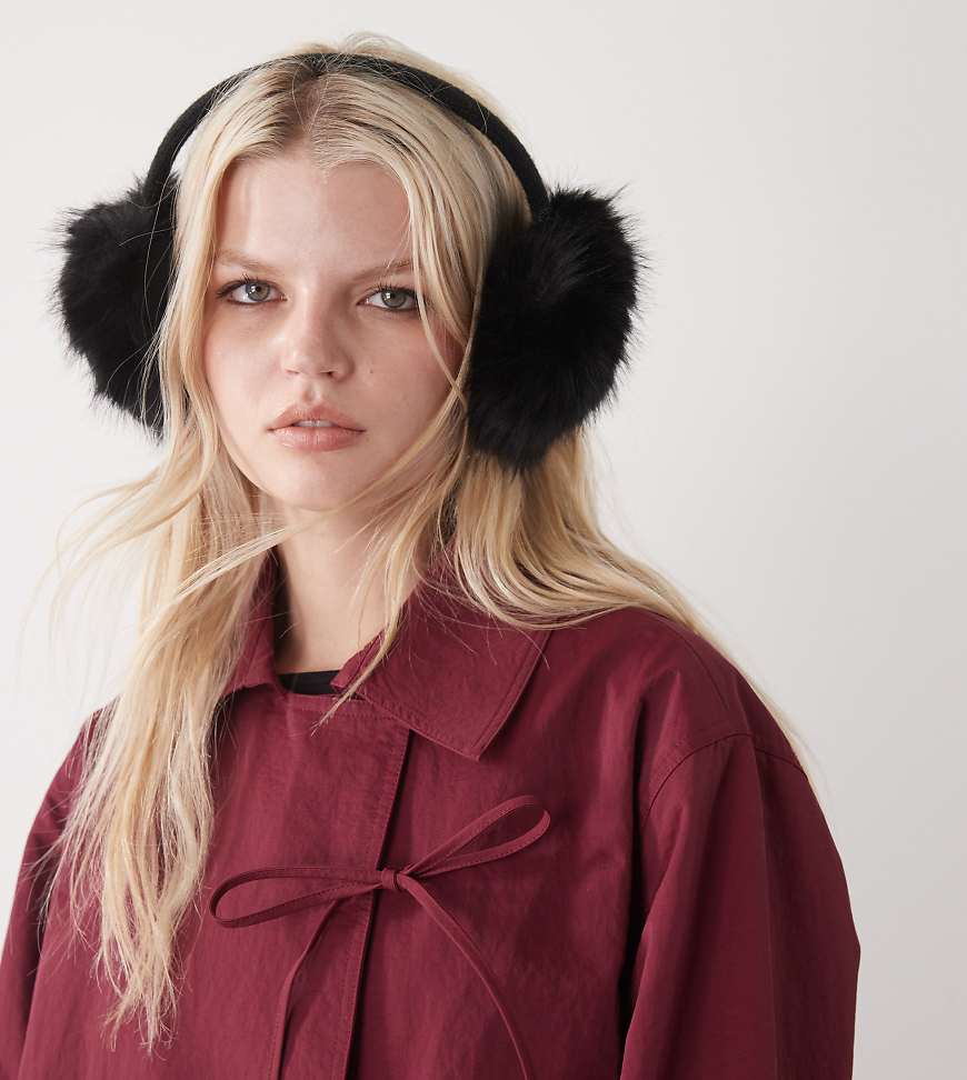 COLLUSION - Ohrenschützer aus Kunstpelz in Schwarz COLLUSION - Ohrenschützer aus Kunstpelz in Schwarz von Collusion