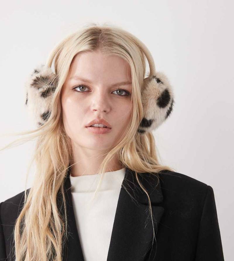 COLLUSION - Ohrenschützer aus Kunstpelz mit Schneeleopardenmuster-Bunt von Collusion