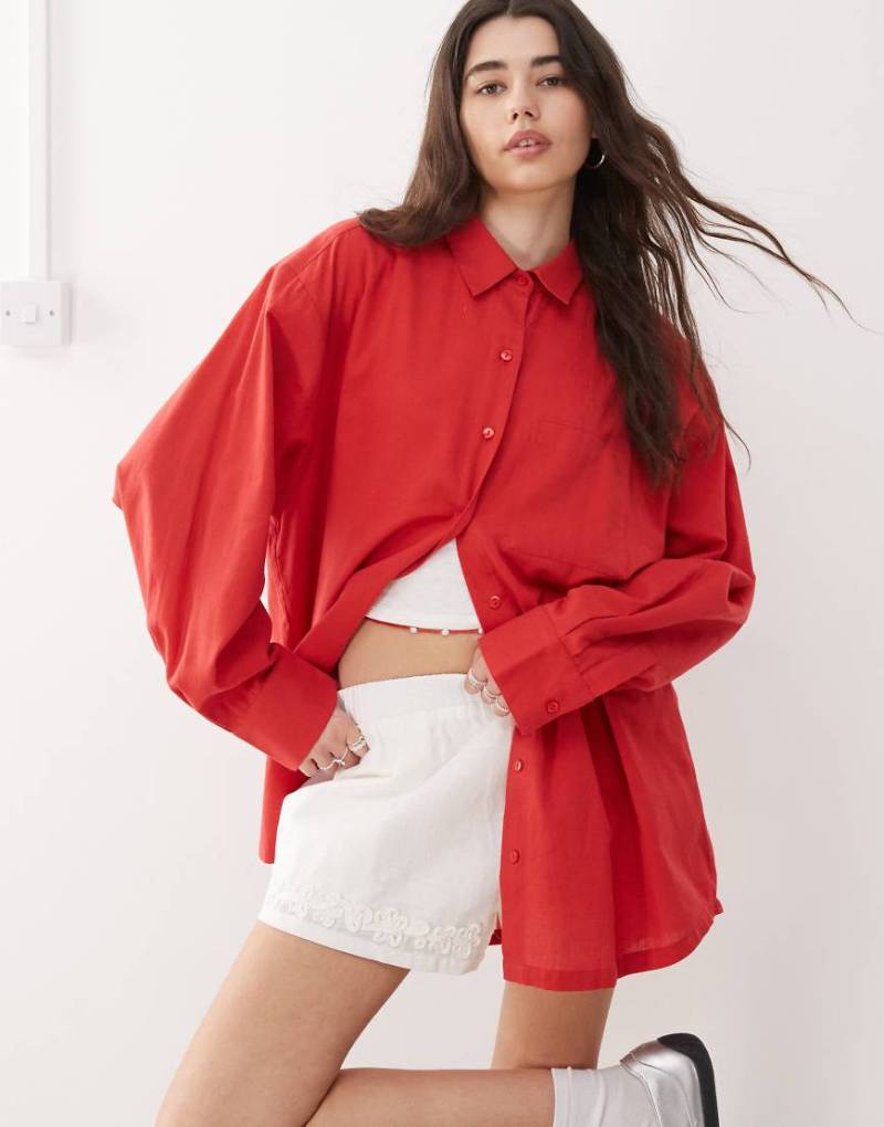 COLLUSION - Oversize-Hemdbluse in roter Leinenoptik von Collusion