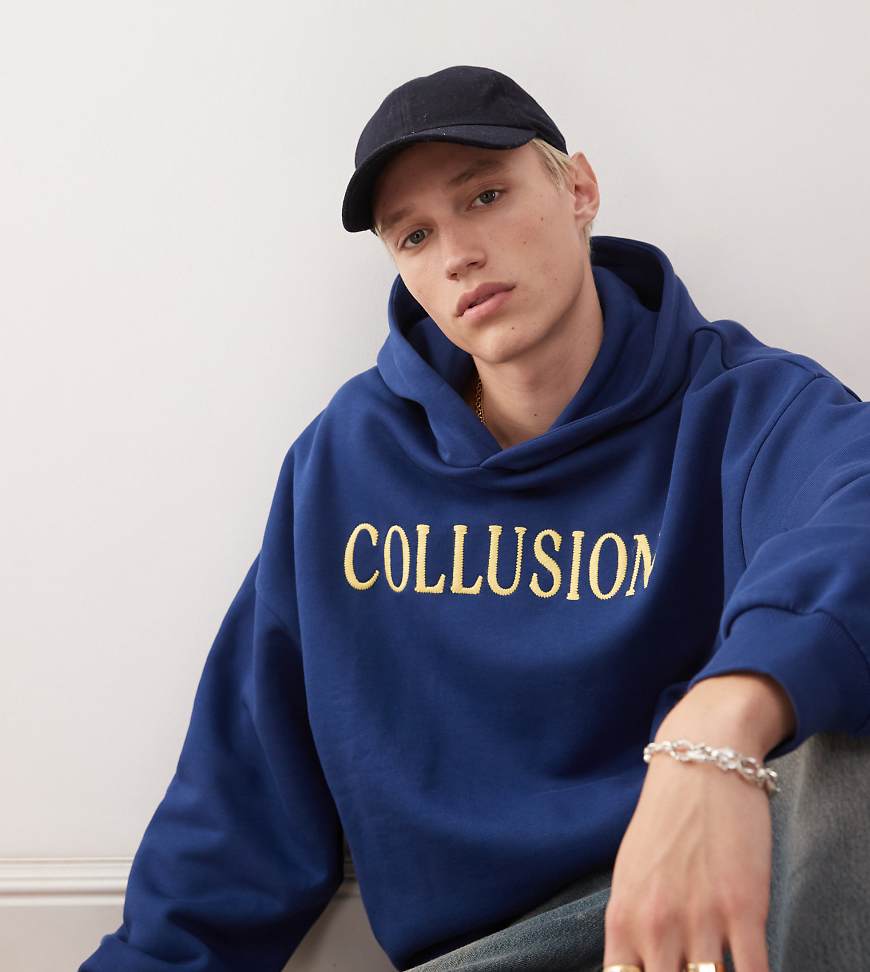 COLLUSION - Oversize-Kapuzenpullover in Blau mit aufgesticktem Logo-Schwarz von Collusion