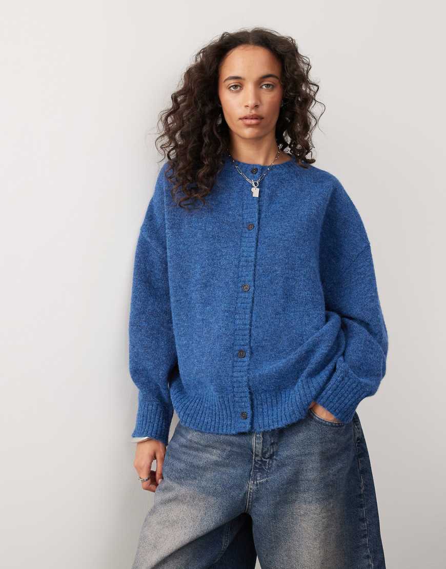 COLLUSION - Oversize-Strickjacke in Blau mit Rundhalsausschnitt von Collusion
