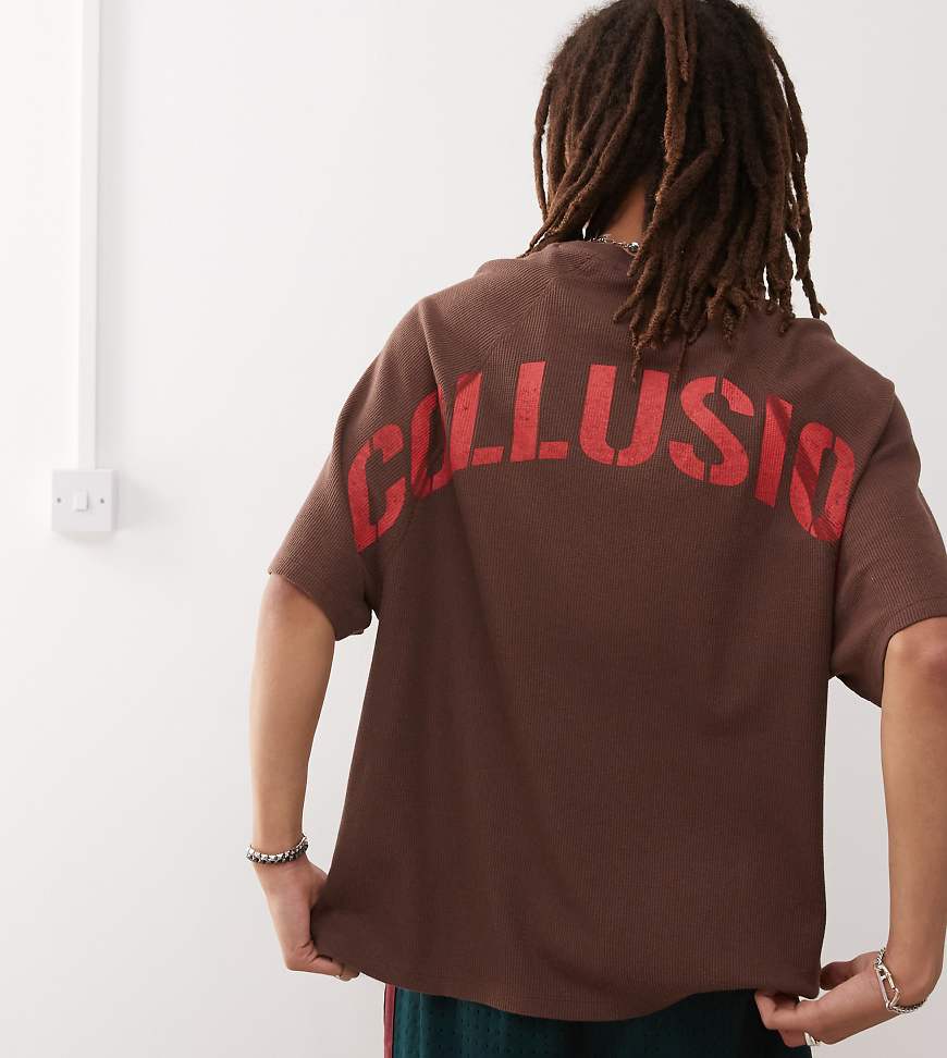 COLLUSION - Oversize-T-Shirt in Braun mit großem Logoprint hinten von Collusion