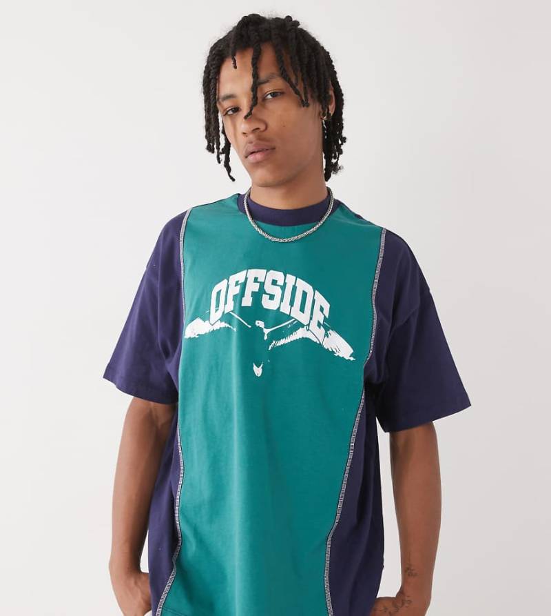 COLLUSION - Oversize-T-Shirt mit Farbblockdesign in Blau und Grün und College-Logo im Used-Look von Collusion