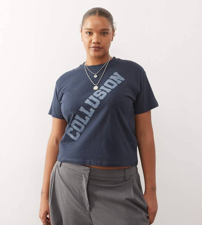 COLLUSION Plus - Anti-Fit-T-Shirt in Marineblau mit Logo von Collusion