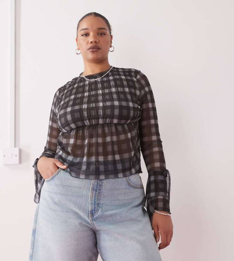 COLLUSION Plus - Locker sitzende Jeans-Jorts in Vintage-Waschung-Blau von Collusion