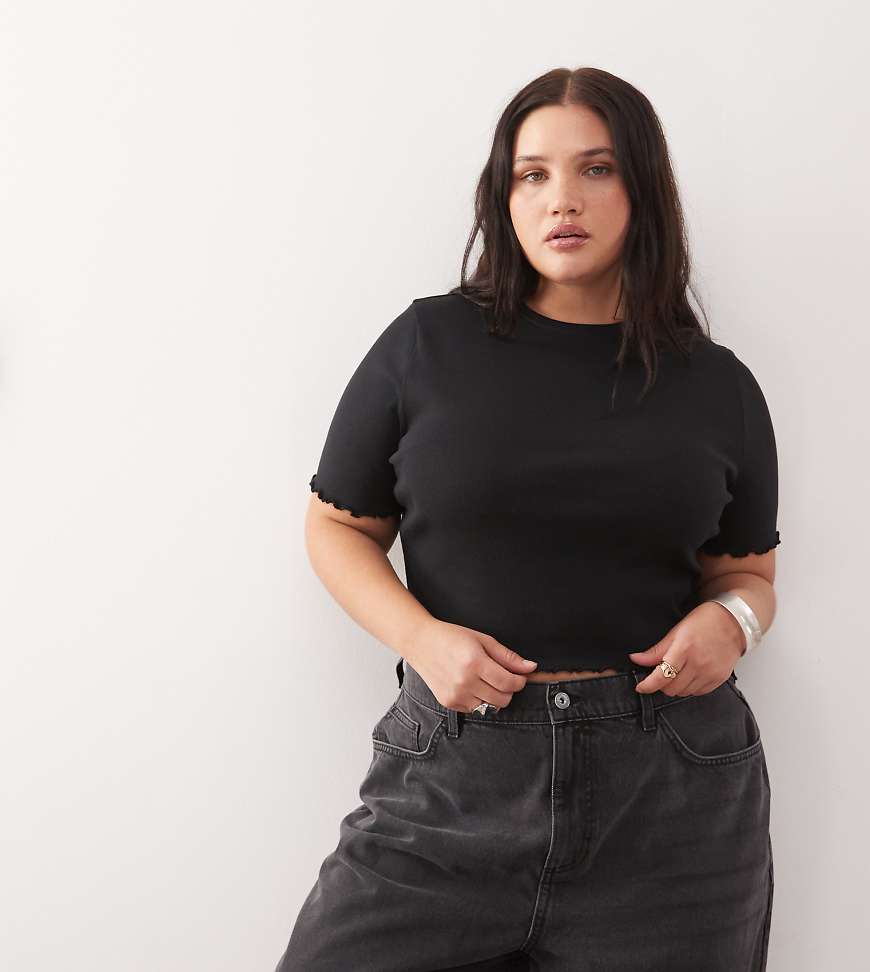 COLLUSION Plus - Geripptes T-Shirt in Schwarz mit Kräuselsaum von Collusion