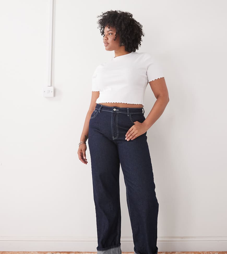 COLLUSION Plus - Geripptes T-Shirt in Weiß mit Kräuselsaum von Collusion