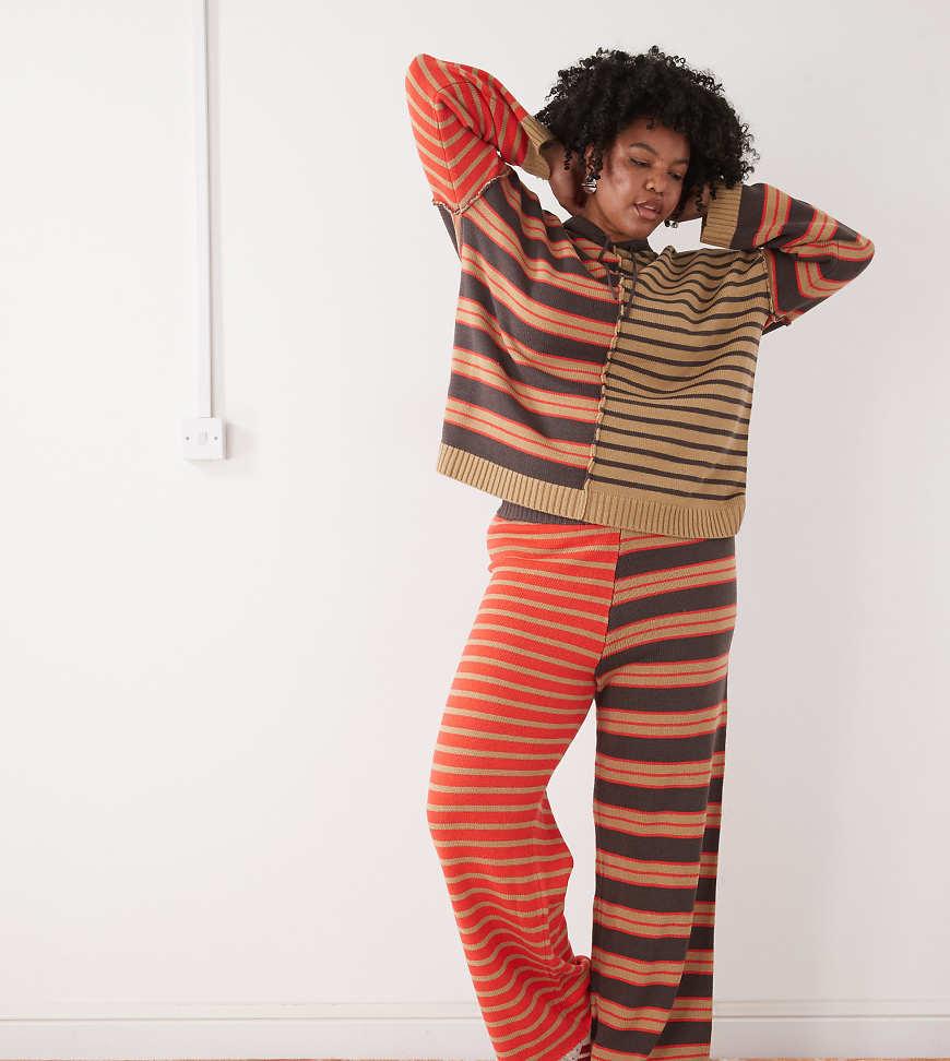 COLLUSION Plus - Gestreifte Jogginghose aus Strick mit geteiltem Design, Kombiteil-Bunt COLLUSION Plus - Gestreifte Jogginghose aus Strick mit geteiltem Design, Kombiteil-Bunt von Collusion