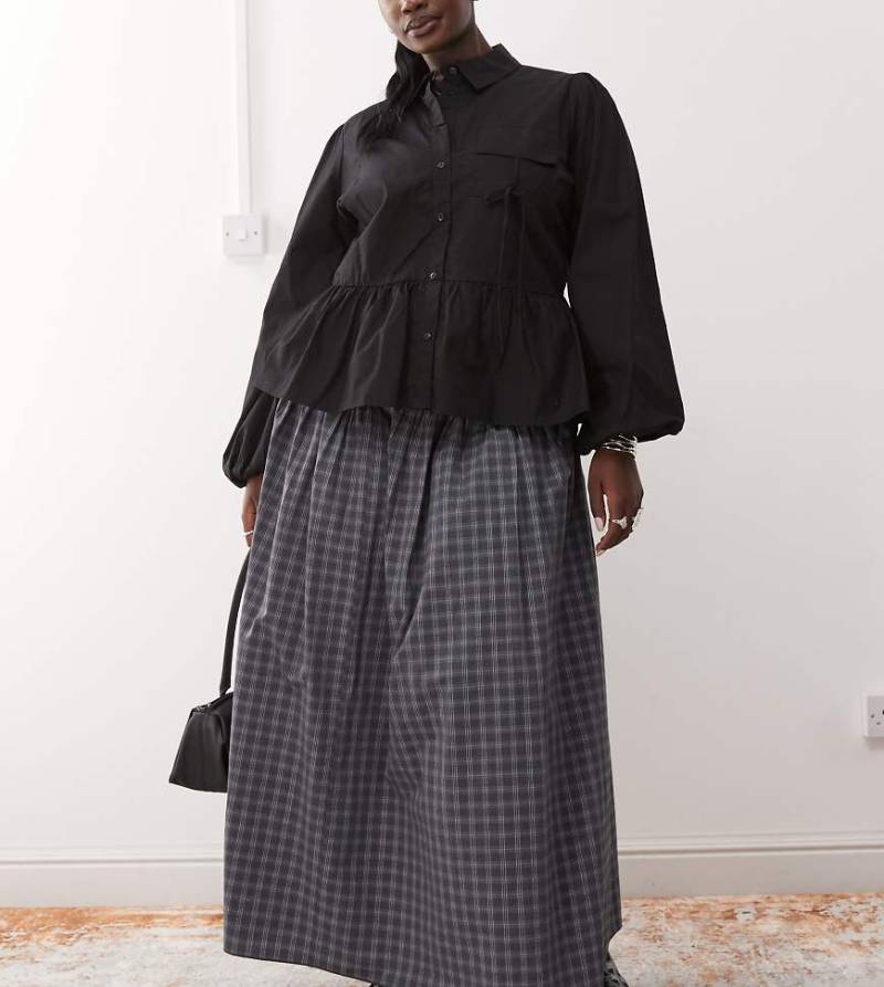 COLLUSION Plus - Grau karierter Maxirock mit tiefer Taille-Bunt von Collusion