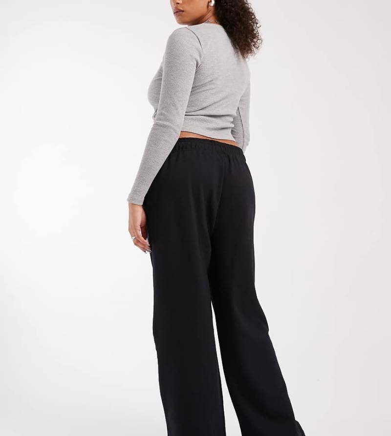 COLLUSION Plus - Jogginghose in Schwarz mit geradem Bein und Waschung COLLUSION Plus - Jogginghose in Schwarz mit geradem Bein und Waschung von Collusion