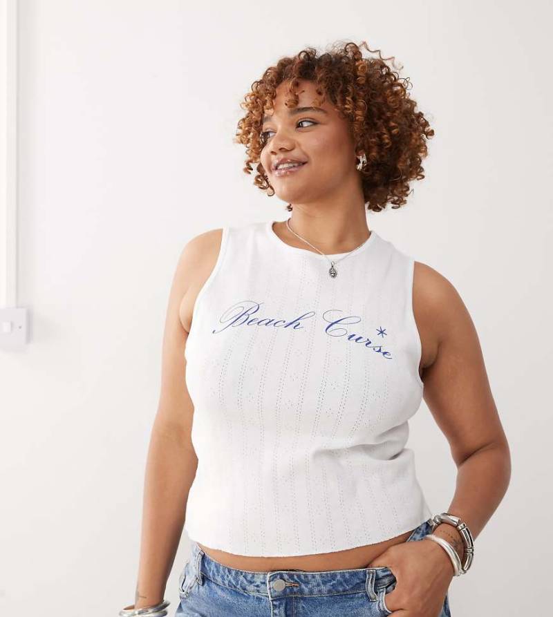 COLLUSION Plus - Tanktop aus Pointelle in Weiß mit Print von Collusion