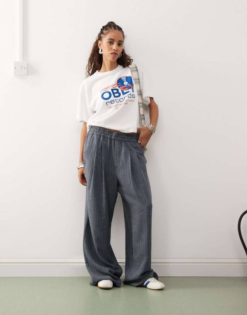 COLLUSION - Relaxed Fit Schlupfhose in Marineblau mit Streifen von Collusion
