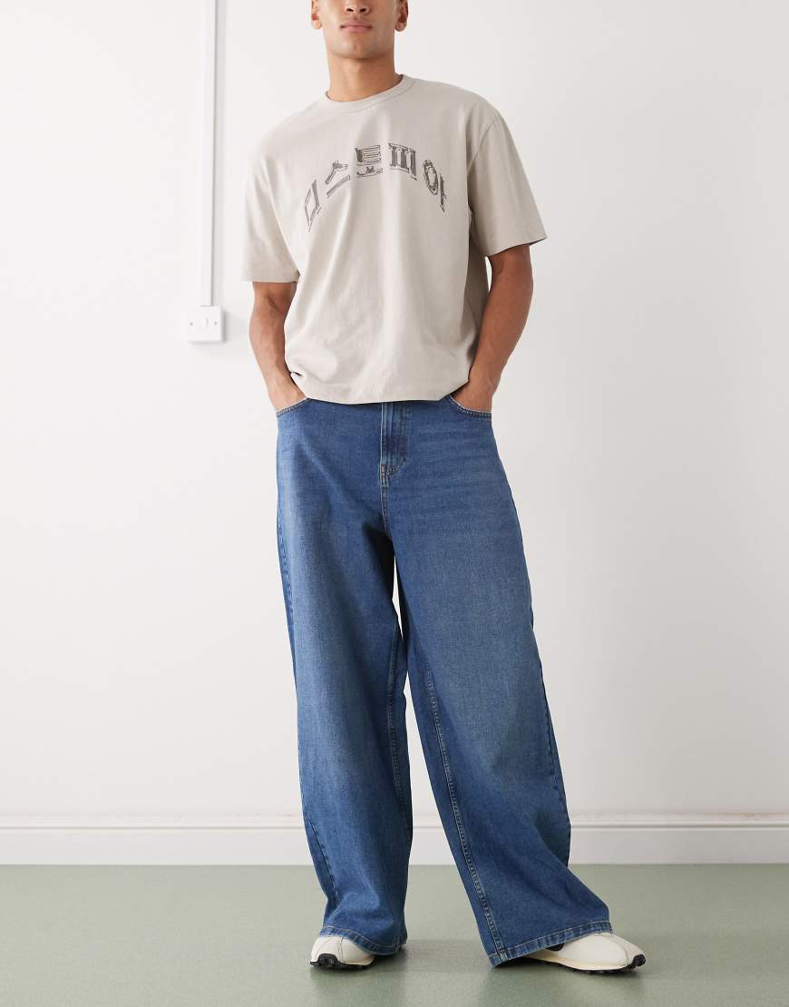 COLLUSION - Riley - Jeans in Mittelblau mit weitem Bein von Collusion