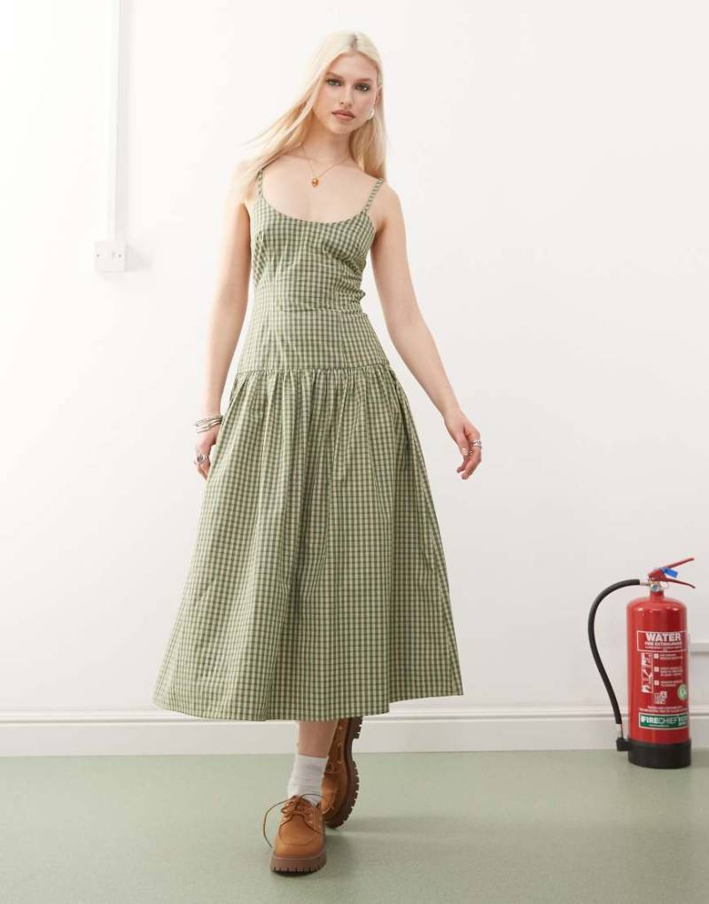 COLLUSION - Maxikleid in Grün mit Karomuster, U-Ausschnitt und abfallender Taille-Bunt von Collusion