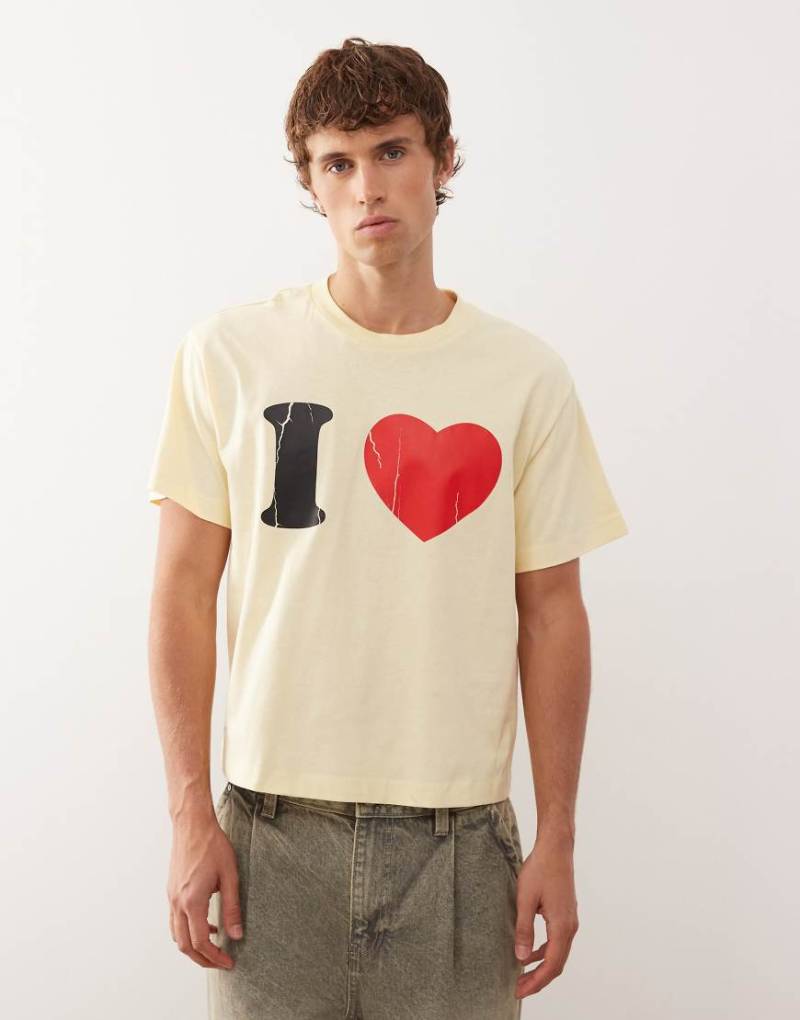 COLLUSION - Schmal geschnittenes T-Shirt in Gelb mit „I LOVE"-Grafik von Collusion